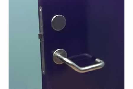 CASA > ANTICAMERA > PORTA > MANIGLIE