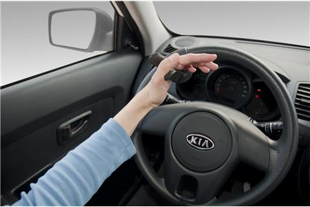 KIVI - IMPUGNATURE AL VOLANTE