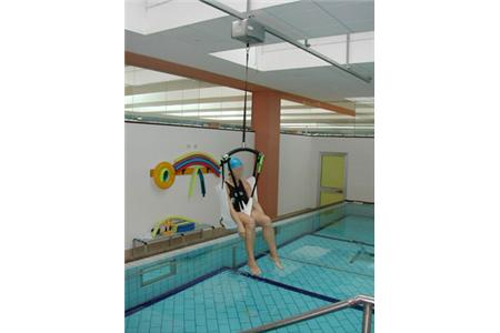 PRO SENECTUTE - SOLLEVATORE PER PISCINA CON ROTAIA A SOFFITTO